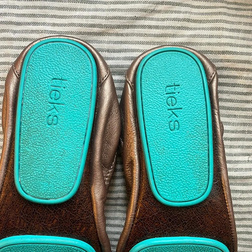 Tieks Copper/ Rose Gold Ballet Flats with Teal Sole Size 8 - Picture 11 of 12